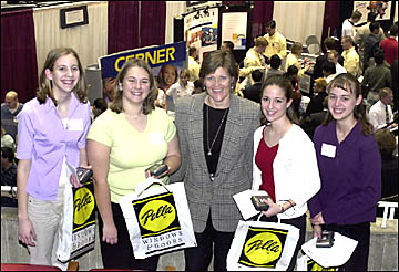 Monica Bruning (center)