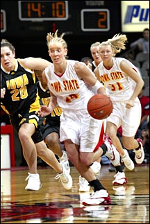 Lyndsey Medders playing basketball