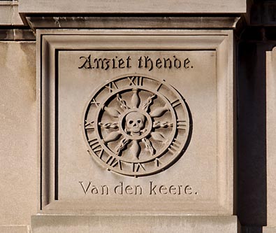 clock face with skull in middle and type - Anziet thende
on top and Van den keere on the bottom