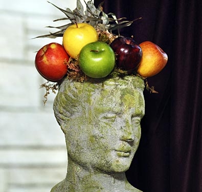 statue with apple crown on head