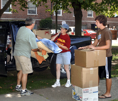 Leigh Ann Long helps students move into their dorms