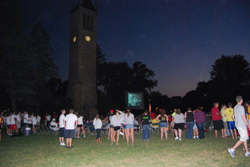 Students wait 9/11 ceremony on central campus